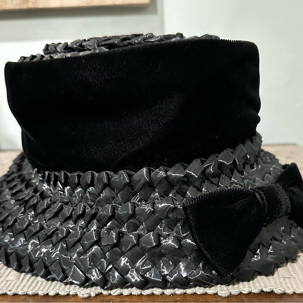 Vintage 1950s Black Tilt Cocktail Hat Velvet Bow Union Made Millinery - Picture 10 of 12